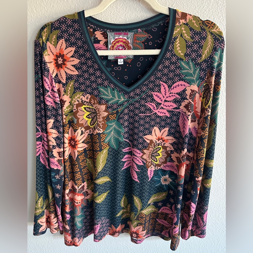 JOHNNY WAS V Neck Kimono Sleeve Long Sleeve T Shirt